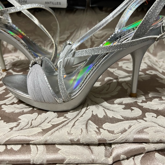 Sizzle silver decorative heels - Picture 2 of 9